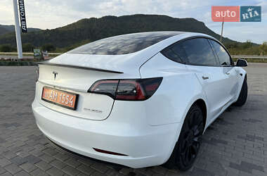 Седан Tesla Model 3 2023 в 
