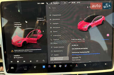 Седан Tesla Model 3 2023 в 