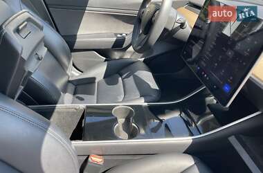 Седан Tesla Model 3 2019 в 