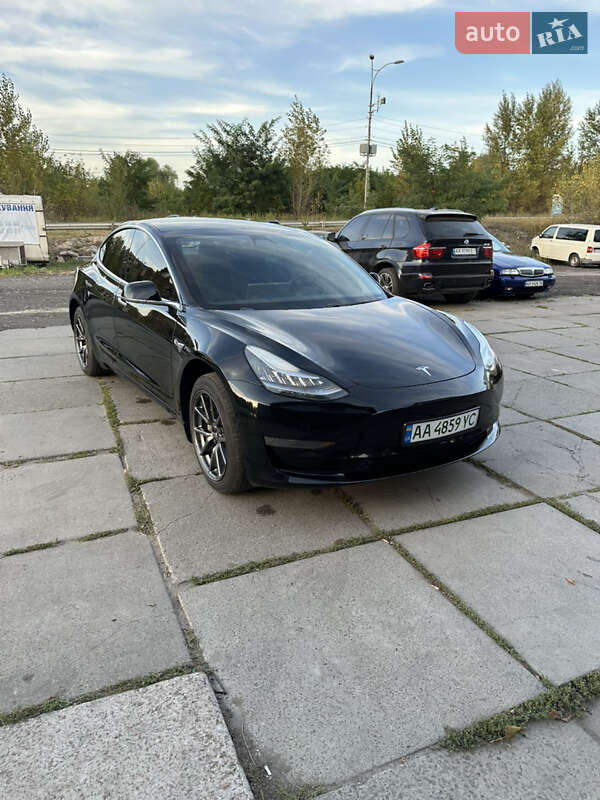 Седан Tesla Model 3 2019 в 