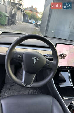 Седан Tesla Model 3 2019 в 