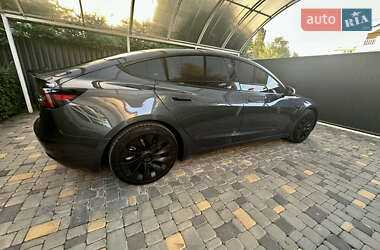 Седан Tesla Model 3 2022 в 