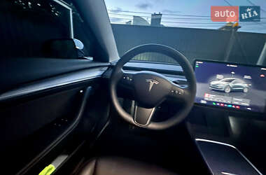 Седан Tesla Model 3 2022 в 