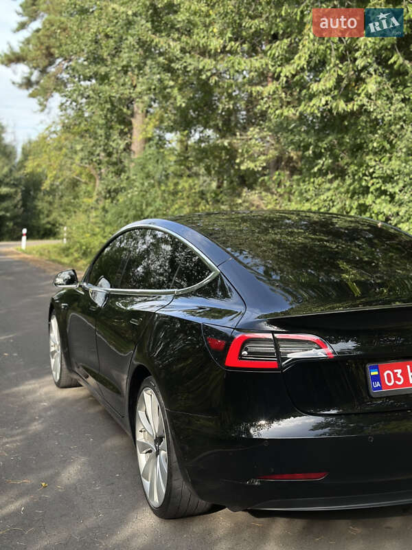 Седан Tesla Model 3 2019 в Луцьку