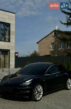 Седан Tesla Model 3 2019 в Луцке