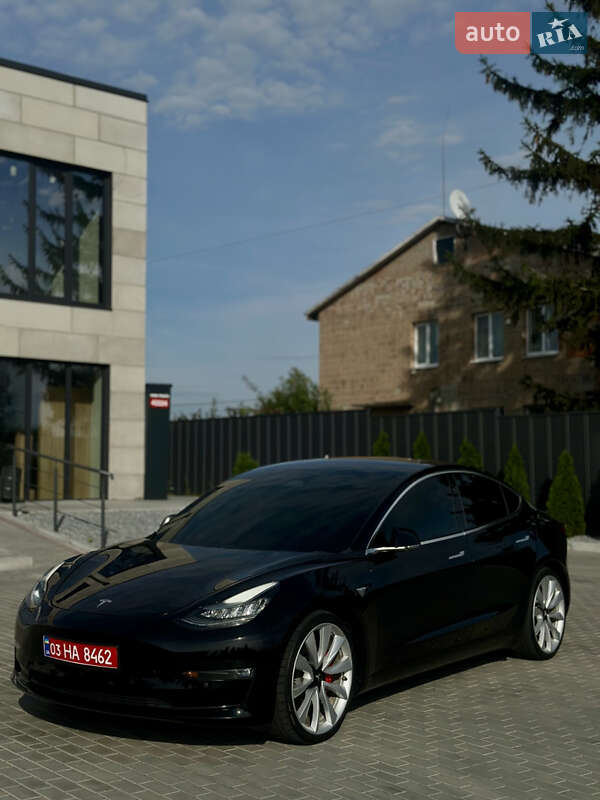 Седан Tesla Model 3 2019 в Луцьку