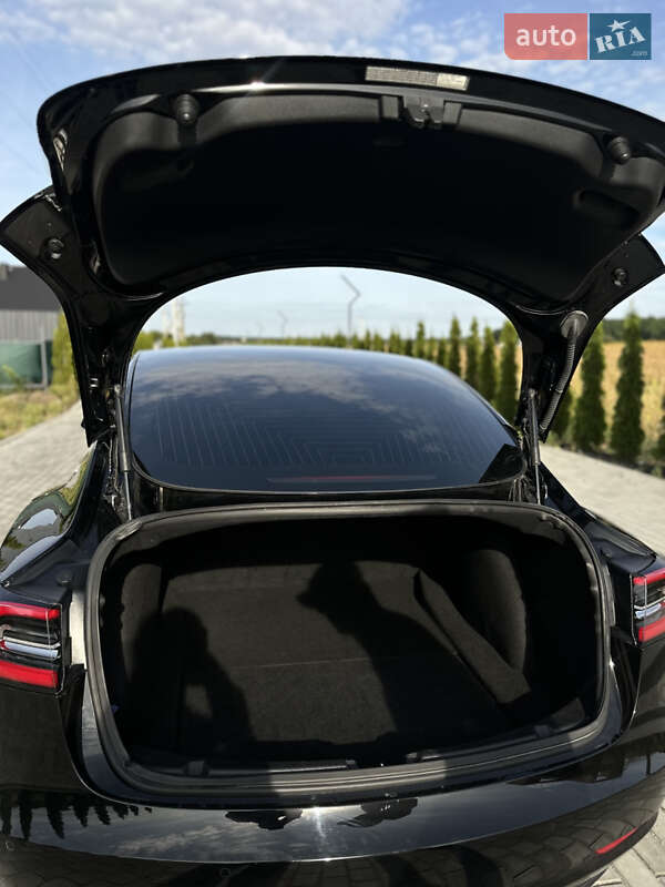 Седан Tesla Model 3 2019 в Луцьку