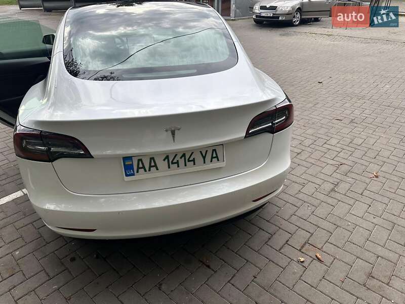 Седан Tesla Model 3 2019 в Львові