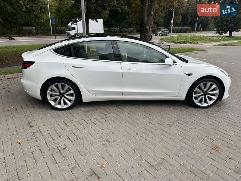 Седан Tesla Model 3 2019 в Львові