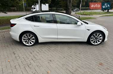 Седан Tesla Model 3 2019 в 