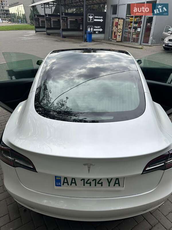 Седан Tesla Model 3 2019 в Львові