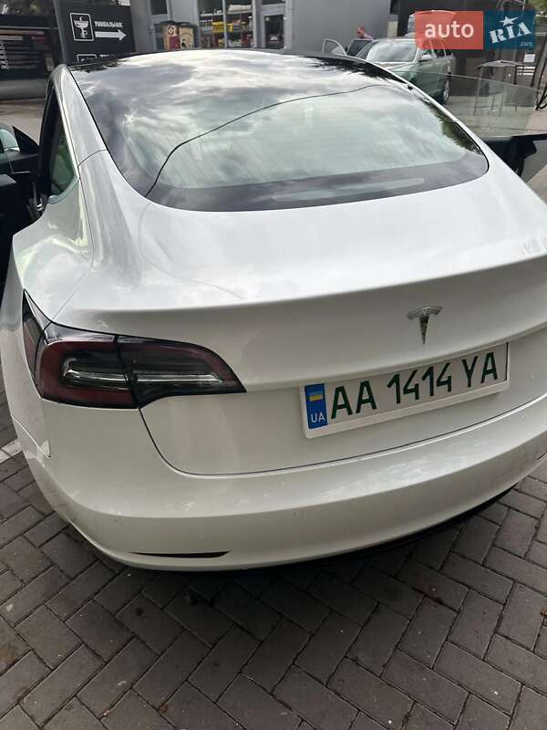 Седан Tesla Model 3 2019 в Львові