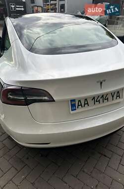 Седан Tesla Model 3 2019 в 
