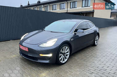 Седан Tesla Model 3 2018 в Ужгороді
