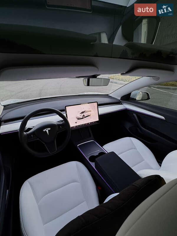 Седан Tesla Model 3 2022 в Киеве