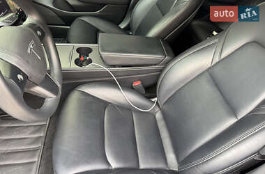 Седан Tesla Model 3 2021 в 