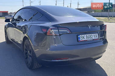 Седан Tesla Model 3 2023 в 