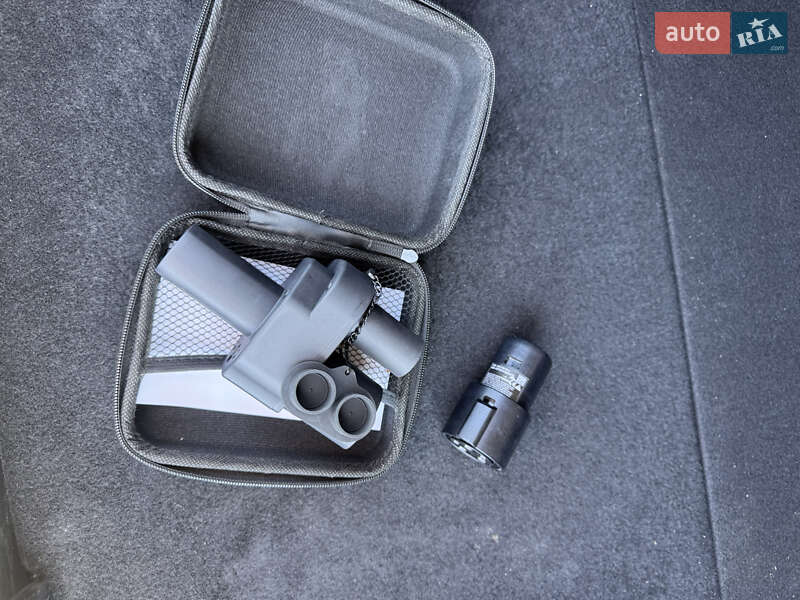 Седан Tesla Model 3 2023 в Буче