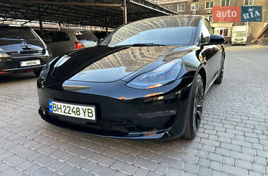 Седан Tesla Model 3 2023 в 