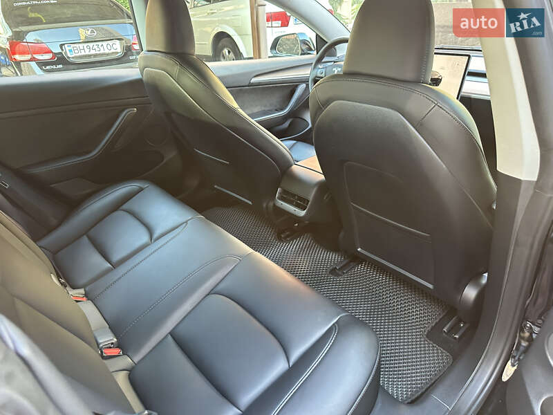 Седан Tesla Model 3 2023 в Одесі