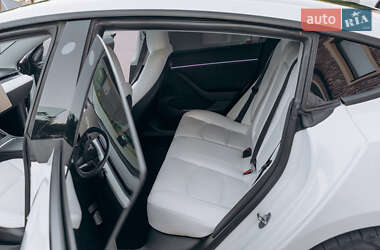 Седан Tesla Model 3 2023 в 