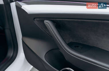 Седан Tesla Model 3 2023 в 
