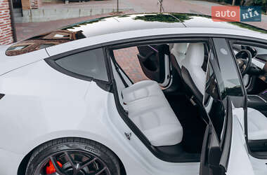 Седан Tesla Model 3 2023 в 