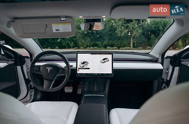 Седан Tesla Model 3 2023 в 