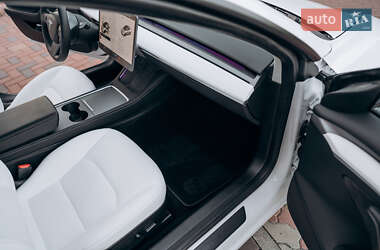 Седан Tesla Model 3 2023 в 