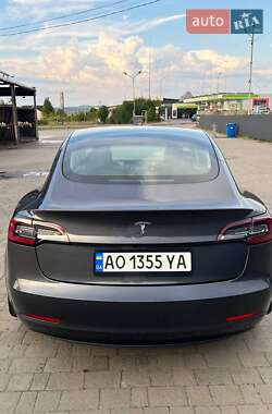 Седан Tesla Model 3 2021 в 