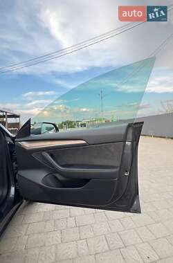 Седан Tesla Model 3 2021 в 