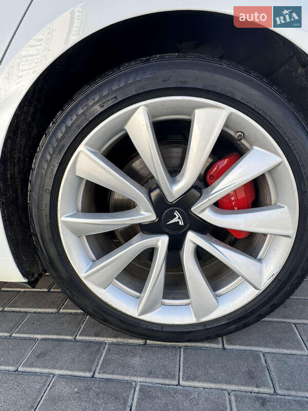 Седан Tesla Model 3 2019 в Киеве