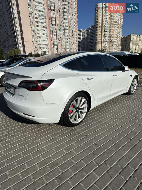 Седан Tesla Model 3 2019 в Киеве