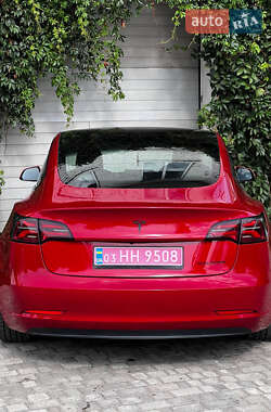Седан Tesla Model 3 2020 в 