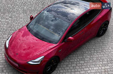 Седан Tesla Model 3 2020 в 