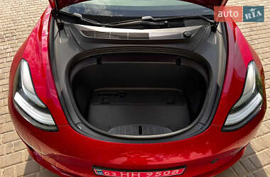 Седан Tesla Model 3 2020 в 