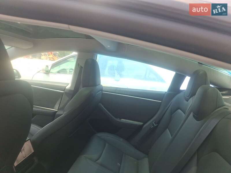 Седан Tesla Model 3 2024 в Киеве