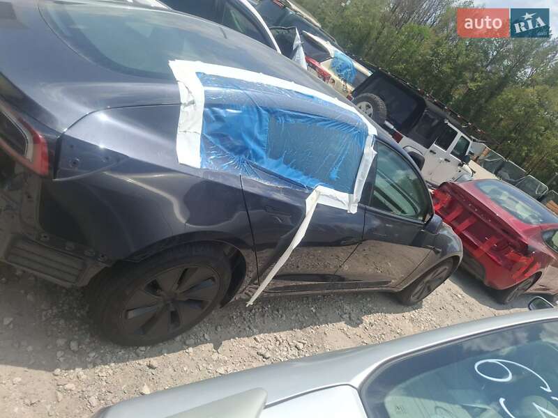 Седан Tesla Model 3 2024 в Киеве