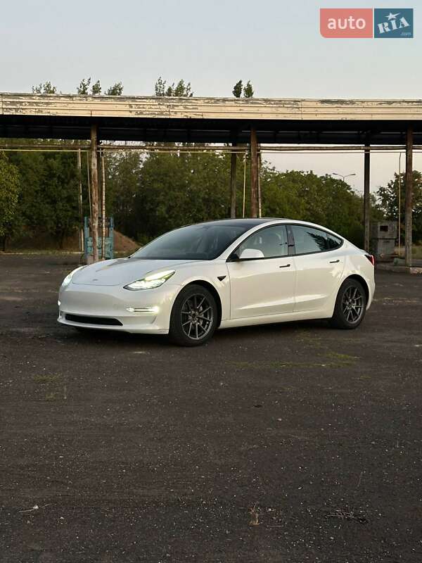 Седан Tesla Model 3 2022 в Кривому Розі