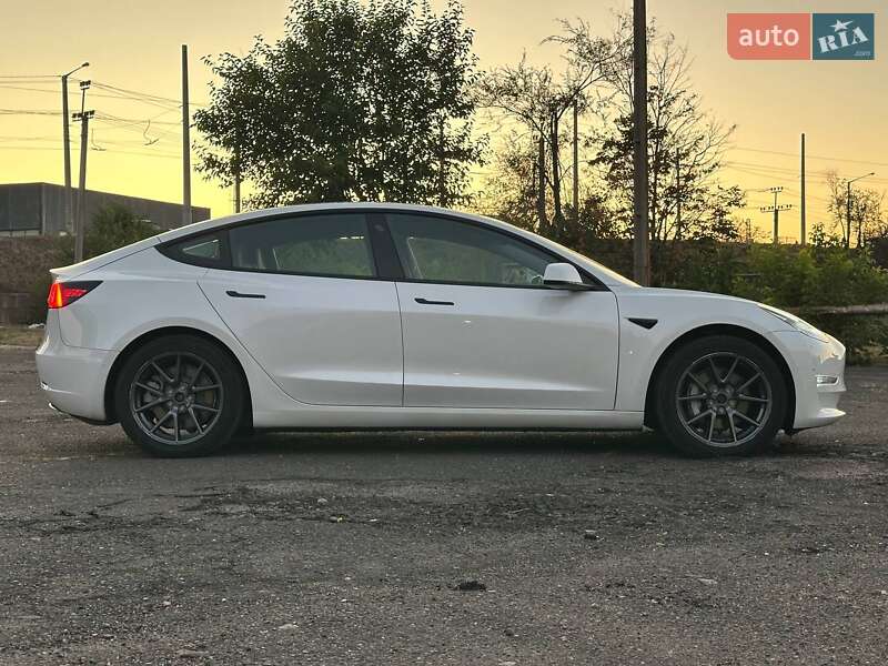 Седан Tesla Model 3 2022 в Кривому Розі