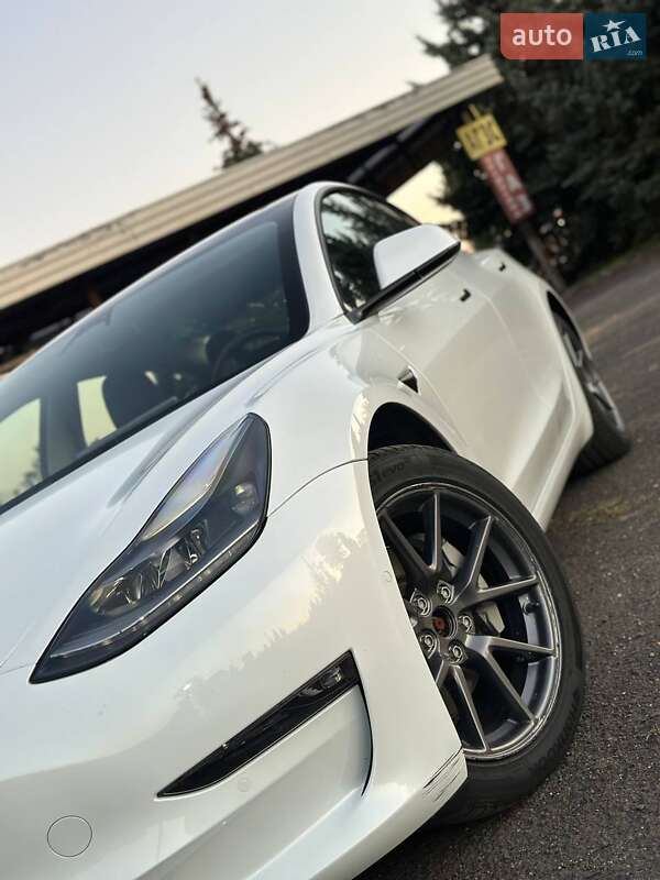 Седан Tesla Model 3 2022 в Кривому Розі