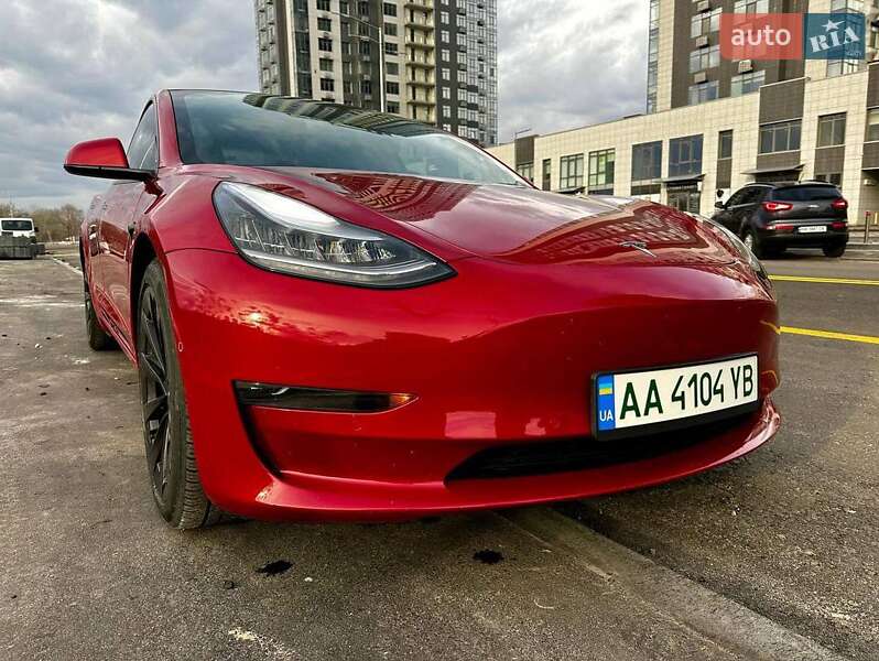 Седан Tesla Model 3 2022 в 