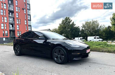 Седан Tesla Model 3 2021 в 