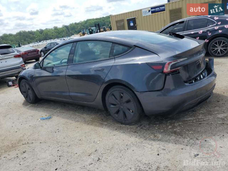 Седан Tesla Model 3 2024 в Самборе