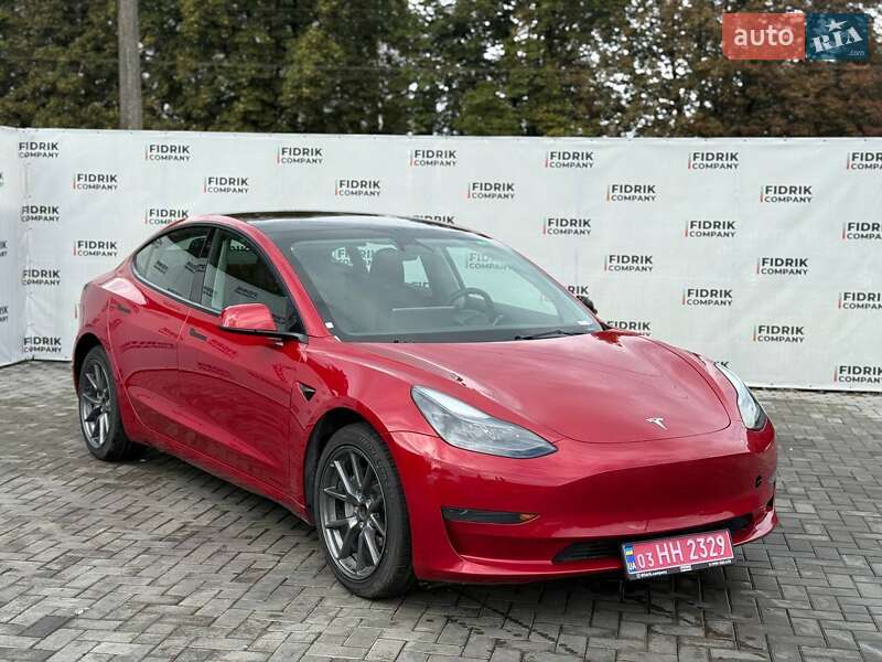 Седан Tesla Model 3 2022 в 