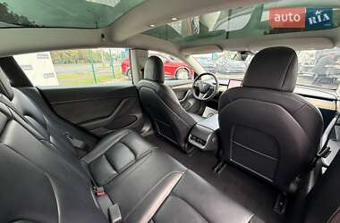 Седан Tesla Model 3 2022 в 