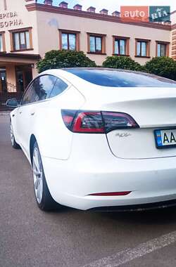 Седан Tesla Model 3 2019 в 