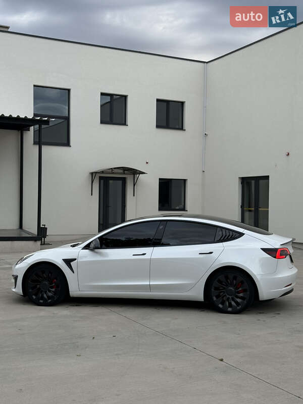 Седан Tesla Model 3 2021 в Луцьку