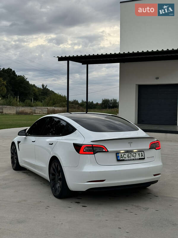 Седан Tesla Model 3 2021 в Луцьку