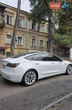 Седан Tesla Model 3 2021 в 